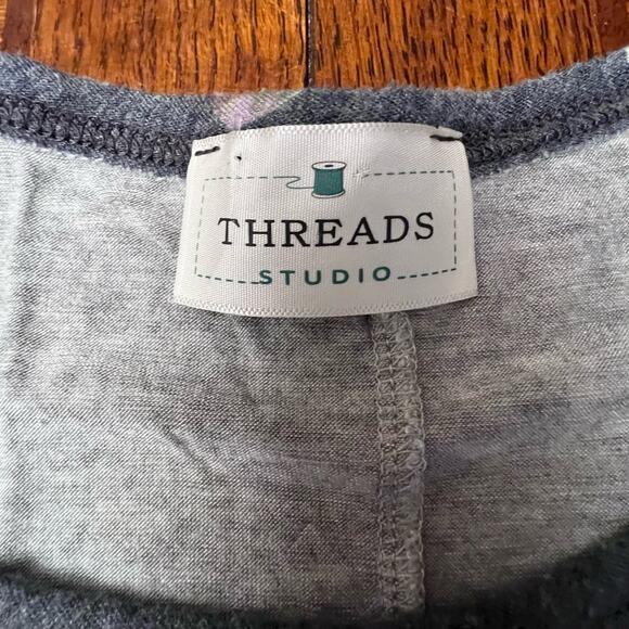 Threads Studio Gray Floral Super Soft Short Sleeve Shirt Womens Medium - Picture 5 of 8